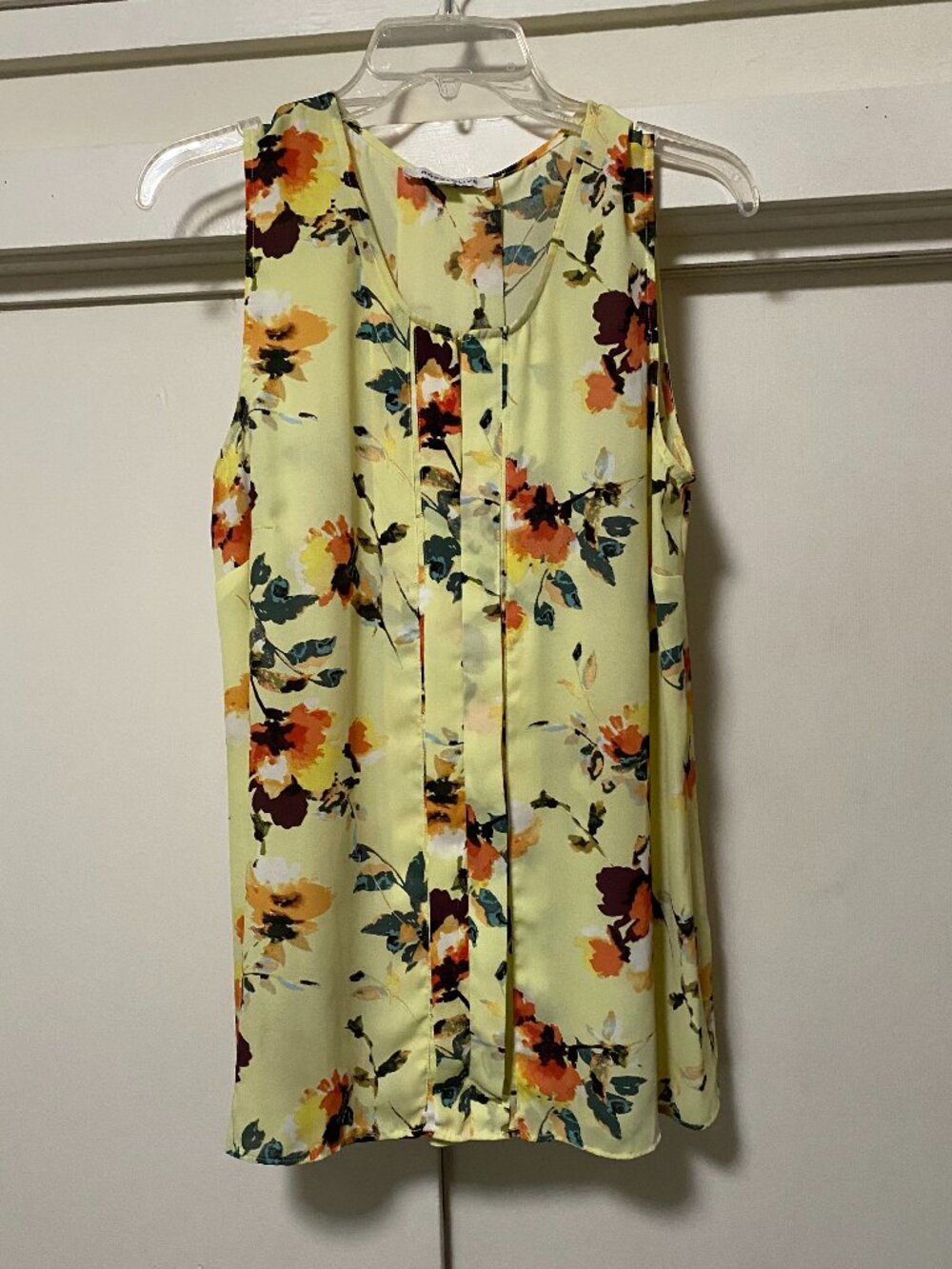 Rose & Olive, light yellow, sleeveless floral blouse, size L